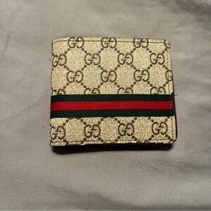 Gucci Beige and Red Stripe Men's Card Holder